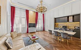 Count Zrinyi Basilica Luxurious Residence